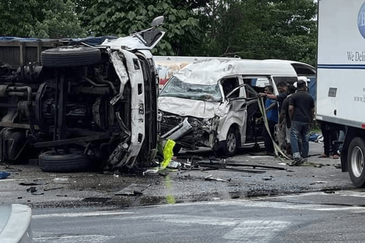 pemandu lori maut 7 anggota pdrm parah